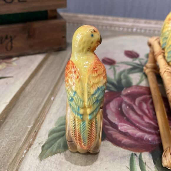 Vintage Set of Eight Ceramic Parrot Napkin Rings in Two Faux Bamboo Holders - Picture 9 of 16